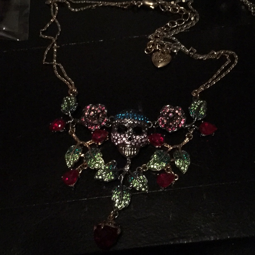 Betsy Johnson Skull necklace
